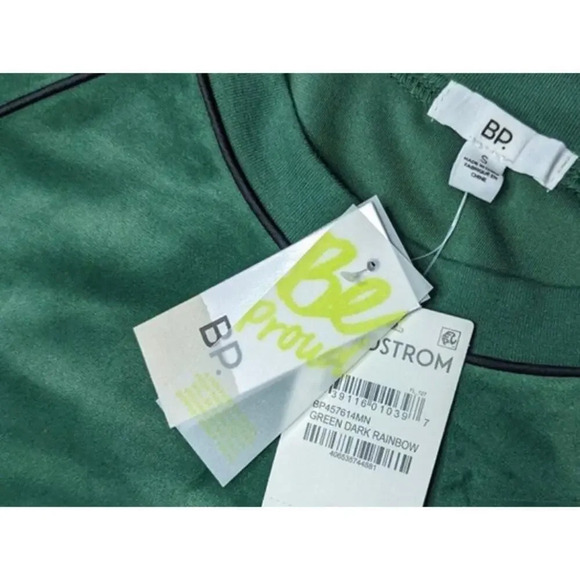 NEW BP Women’s Size Small Green Velour Sweatshirt - Picture 3 of 4